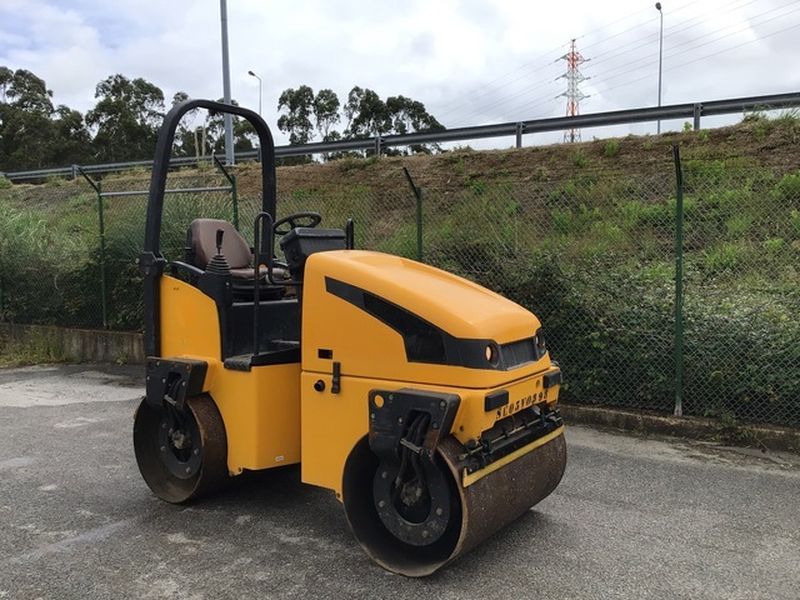 Аренда гладковальцового тротуарного катка JCB VMT 260