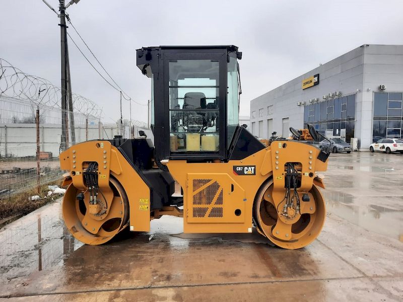 Аренда гладковальцового катка CAT CB7